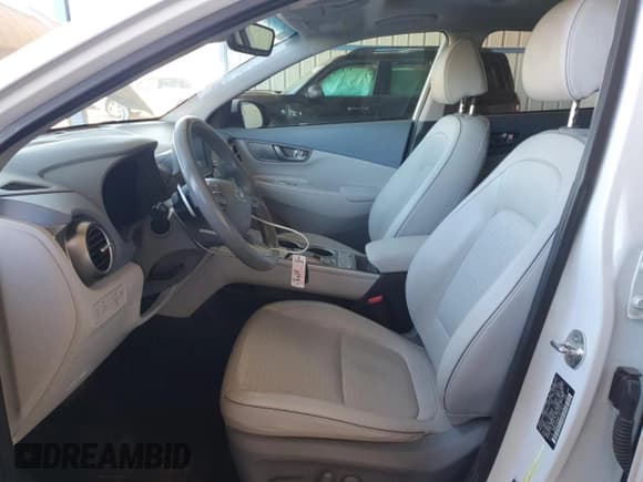 ✅ 2020 Hyundai Kona Limited • VIN: KM8K33AG4LU077377 • Лот: 90468775. Опубликован ранее на Copart с пробегом 119 996 миль. Бесплатный доступ к архиву аукционных продаж из США и подробный отчёт об истории автомобиля на DreamBid. Изображение 7.