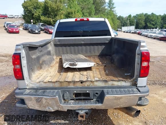 ✅ 2015 Chevrolet Silverado 2500HD LT • VIN: 1GC1KVE88FF156755 • Lot: 43061880. Listed on IAAI with 240,165 mi. Free auction sales archive from the USA and detailed vehicle history report at DreamBid. Image 19.