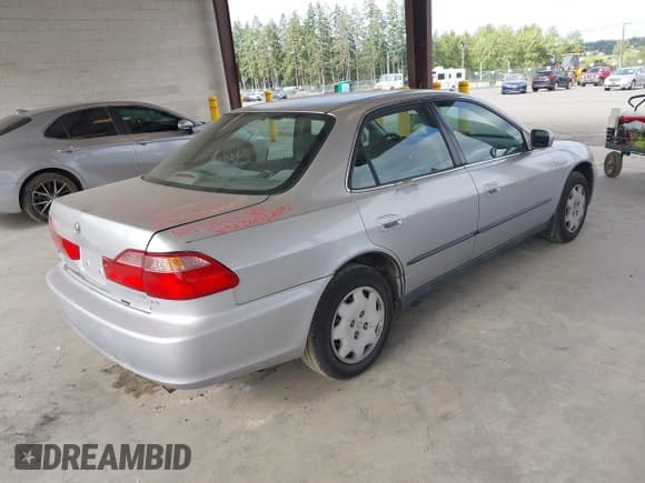 ✅ 1999 Honda Accord LX • VIN: JHMCG5548XC052405 • Лот: 42726332. Опубликован ранее на IAAI с пробегом 297 274 миль. Бесплатный доступ к архиву аукционных продаж из США и подробный отчёт об истории автомобиля на DreamBid. Изображение 4.