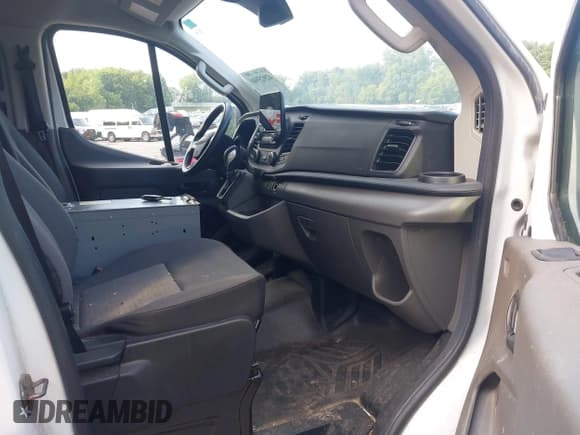 ✅ 2021 Ford Transit • VIN: 1FTYE2Y89MKA85036 • Lot: 42925940. Wystawiony na IAAI z przebiegiem 140 859 mil. Bezpłatny archiwum sprzedaży aukcyjnych z USA i szczegółowy raport historii pojazdu na DreamBid. Zdjęcie 5.