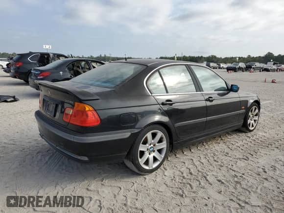 1999 BMW 3 Series 328i z VIN WBAAM5338XFR10964, wystawiony jako Copart lot #89660145 z przebiegiem 171 018 mil mil oraz Czysty tytuł • Clean title. Historia ofert i sprzedaży dostępna na DreamBid. Obrazek 3.