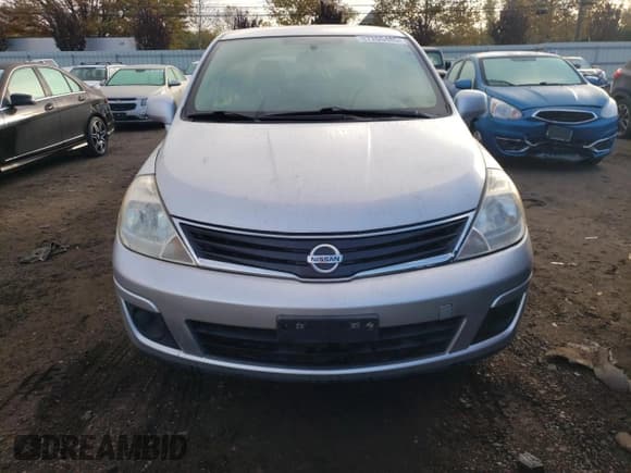 ✅ 2010 Nissan Versa S • VIN: 3N1BC1AP6AL366179 • Lot: 87205485. Wystawiony na Copart z przebiegiem 77 582 mil. Bezpłatny archiwum sprzedaży aukcyjnych z USA i szczegółowy raport historii pojazdu na DreamBid. Zdjęcie 5.