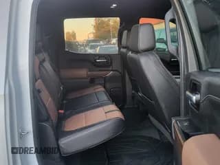 ✅ 2020 Chevrolet Silverado 1500 High Country • VIN: 3GCPWFEDXLG409568 • Lot: 82142564. Wystawiony na Copart z przebiegiem 44 792 mil. Bezpłatny archiwum sprzedaży aukcyjnych z USA i szczegółowy raport historii pojazdu na DreamBid. Zdjęcie 6.