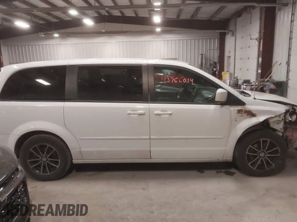 ✅ 2015 Dodge Grand Caravan R/T • VIN: 2C4RDGEG2FR641160 • Lot: 43766014. Listed on IAAI with 192,251 mi. Free auction sales archive from the USA and detailed vehicle history report at DreamBid. Image 13.