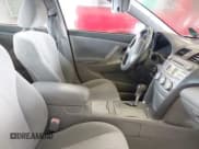 ✅ 2010 Toyota Camry LE • VIN: 4T1BF3EKXAU577336 • Lot: 43568053. Wystawiony na IAAI z przebiegiem 165 943 mil. Bezpłatny archiwum sprzedaży aukcyjnych z USA i szczegółowy raport historii pojazdu na DreamBid. Zdjęcie 5.