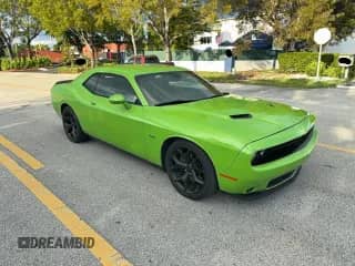 2015 Dodge Challenger R/T z VIN 2C3CDZAT2FH733237, wystawiony jako Copart lot #87110695 z przebiegiem 124 490 mil mil oraz Szkoda całkowita • Salvage title. Historia ofert i sprzedaży dostępna na DreamBid. Obrazek 1.