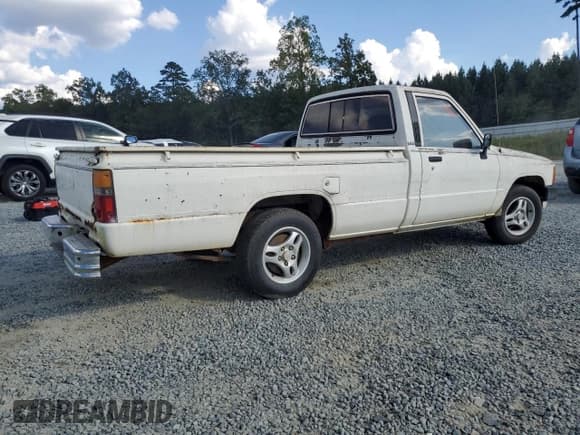 ✅ 1984 Toyota Pickup • VIN: JT4RN55R4E0037525 • Лот: 81619575. Опубликован ранее на Copart с пробегом 382 110 миль. Бесплатный доступ к архиву аукционных продаж из США и подробный отчёт об истории автомобиля на DreamBid. Изображение 3.