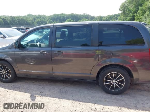 ✅ 2018 Dodge Grand Caravan GT • VIN: 2C4RDGEG6JR145920 • Lot: 42739004. Wystawiony na IAAI z przebiegiem 176 205 mil. Bezpłatny archiwum sprzedaży aukcyjnych z USA i szczegółowy raport historii pojazdu na DreamBid. Zdjęcie 14.