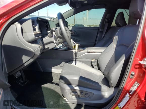 ✅ 2026 Toyota Crown XLE • VIN: JTDAAAAF7T3038631 • Лот: 82636505. Опубликован ранее на Copart с пробегом 10 400 миль. Бесплатный доступ к архиву аукционных продаж из США и подробный отчёт об истории автомобиля на DreamBid. Изображение 7.