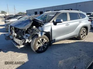 ✅ 2024 Toyota Highlander XLE • VIN: 5TDKDRAHXRS053448 • Lot: 96702265. Listed on Copart with 16,586 mi. Free auction sales archive from the USA and detailed vehicle history report at DreamBid. Image 1.