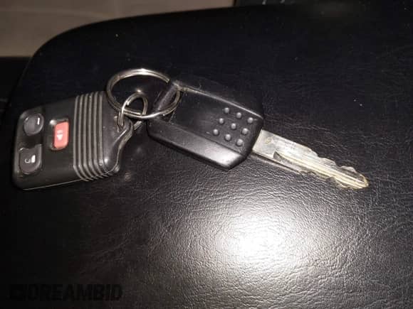 2006 Mercury Mariner Luxury z VIN 4M2CU56126KJ03006, wystawiony jako IAAI lot #42476543 z przebiegiem 114 288 mil mil oraz . Historia ofert i sprzedaży dostępna na DreamBid. Obrazek 11.