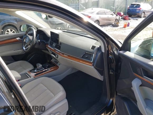✅ 2021 Audi Q5 Premium Plus • VIN: WA1BAAFY1M2008282 • Лот: 43457197. Опубликован ранее на IAAI с пробегом 79 590 миль. Бесплатный доступ к архиву аукционных продаж из США и подробный отчёт об истории автомобиля на DreamBid. Изображение 5.