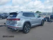 ✅ 2024 Volkswagen Atlas SEL Premium R-Line • VIN: 1V2FR2CA8RC551268 • Lot: 42796932. Wystawiony na IAAI z przebiegiem 30 226 mil. Bezpłatny archiwum sprzedaży aukcyjnych z USA i szczegółowy raport historii pojazdu na DreamBid. Zdjęcie 4.