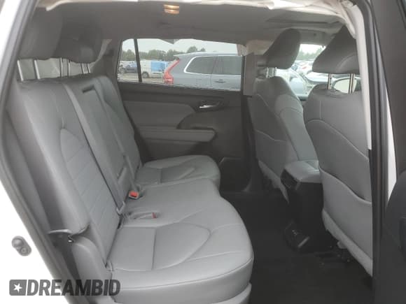 ✅ 2023 Toyota Highlander L • VIN: 5TDKDRAH5PS036263 • Lot: 80821575. Listed on Copart with 12,907 mi. Free auction sales archive from the USA and detailed vehicle history report at DreamBid. Image 11.