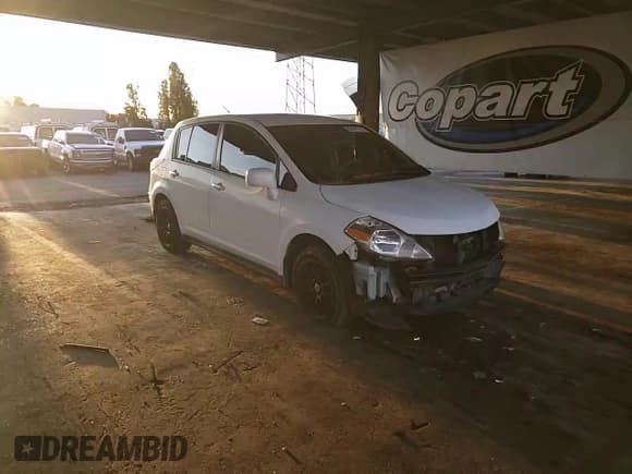 ✅ 2011 Nissan Versa S • VIN: 3N1BC1CP0BL405475 • Lot: 93047175. Wystawiony na Copart z przebiegiem 117 959 mil. Bezpłatny archiwum sprzedaży aukcyjnych z USA i szczegółowy raport historii pojazdu na DreamBid. Zdjęcie 14.