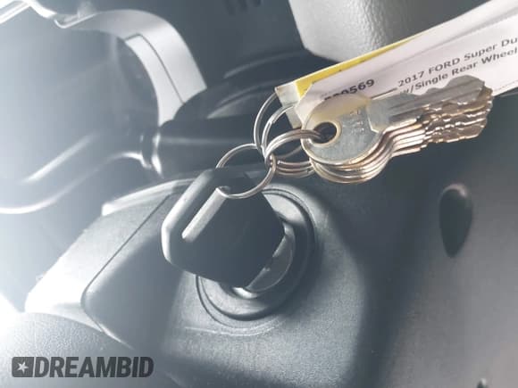 ✅ 2017 Ford F-250 XL • VIN: 1FTBF2A64HED39204 • Lot: 42372160. Wystawiony na IAAI z przebiegiem 83 748 mil. Bezpłatny archiwum sprzedaży aukcyjnych z USA i szczegółowy raport historii pojazdu na DreamBid. Zdjęcie 11.