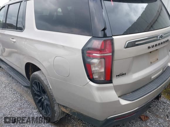 ✅ 2021 Chevrolet Suburban RST • VIN: 1GNSCEKD4MR485958 • Lot: 41275166. Listed on IAAI with 140,991 mi. Free auction sales archive from the USA and detailed vehicle history report at DreamBid. Image 6.