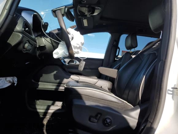 ✅ 2023 Chrysler Pacifica Hybrid Limited • VIN: 2C4RC1S77PR622562 • Lot: 53624185. Listed on Copart with 32,160 mi. Free auction sales archive from the USA and detailed vehicle history report at DreamBid. Image 7.