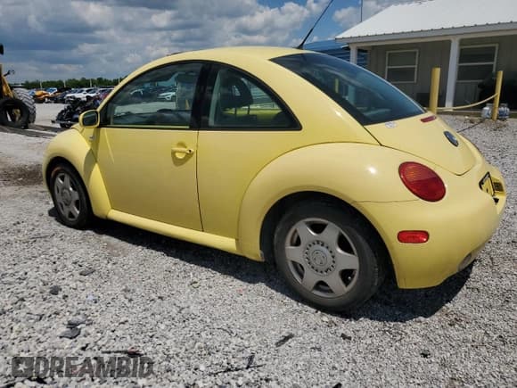 ✅ 2001 Volkswagen Beetle GLS • VIN: 3VWCP21C81M478689 • Lot: 56419645. Wystawiony na Copart z przebiegiem 184 682 mil. Bezpłatny archiwum sprzedaży aukcyjnych z USA i szczegółowy raport historii pojazdu na DreamBid. Zdjęcie 2.