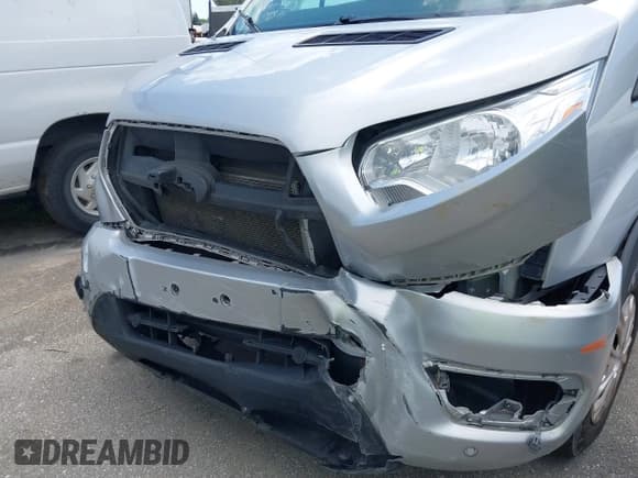 ✅ 2020 Ford Transit Passenger XL • VIN: 1FBAX2Y85LKA09571 • Lot: 40851163. Wystawiony na IAAI z przebiegiem 195 083 mil. Bezpłatny archiwum sprzedaży aukcyjnych z USA i szczegółowy raport historii pojazdu na DreamBid. Zdjęcie 6.