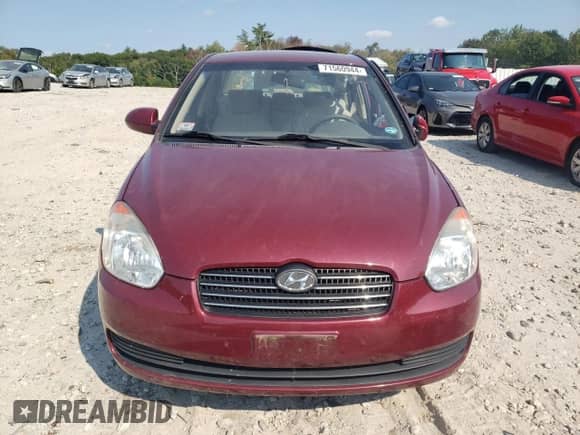 2009 Hyundai Accent Auto GLS z VIN KMHCN46C39U323175, wystawiony jako Copart lot #71560944 z przebiegiem 102 264 mil mil oraz Czysty tytuł • Clean title. Historia ofert i sprzedaży dostępna na DreamBid. Obrazek 5.
