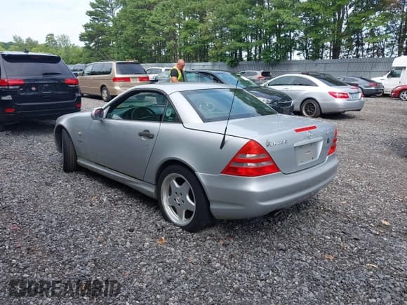✅ 2000 Mercedes-Benz SLK 230 Kompressor • VIN: WDBKK47F7YF167712 • Lot: 42767899. Wystawiony na IAAI z przebiegiem 61 722 mil. Bezpłatny archiwum sprzedaży aukcyjnych z USA i szczegółowy raport historii pojazdu na DreamBid. Zdjęcie 3.