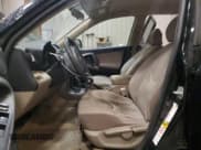 ✅ 2008 Toyota RAV4 • VIN: JTMZK35V285021695 • Лот: 93266715. Опубликован ранее на Copart с пробегом 170 407 миль. Бесплатный доступ к архиву аукционных продаж из США и подробный отчёт об истории автомобиля на DreamBid. Изображение 7.