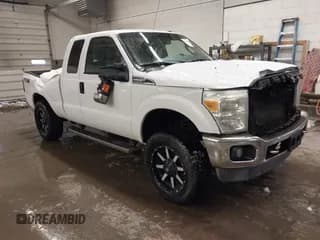✅ 2012 Ford F-250 XL • VIN: 1FT7X2B62CEA33077 • Lot: 41620468. Wystawiony na IAAI z przebiegiem 253 233 mil. Bezpłatny archiwum sprzedaży aukcyjnych z USA i szczegółowy raport historii pojazdu na DreamBid. Zdjęcie 1.