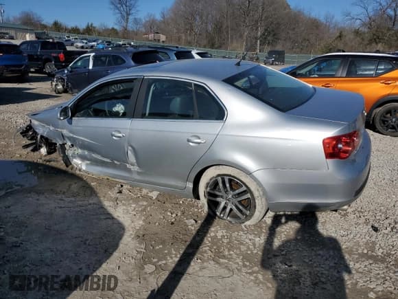 ✅ 2007 Volkswagen Jetta Wolfsburg Edition • VIN: 3VWEF71K77M158501 • Lot: 64282925. Wystawiony na Copart z przebiegiem 133 560 mil. Bezpłatny archiwum sprzedaży aukcyjnych z USA i szczegółowy raport historii pojazdu na DreamBid. Zdjęcie 2.