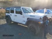 ✅ 2023 Jeep Wrangler • VIN: 1C4JJXN66PW628482 • Lot: 90037175. Wystawiony na Copart z przebiegiem 47 416 mil. Bezpłatny archiwum sprzedaży aukcyjnych z USA i szczegółowy raport historii pojazdu na DreamBid. Zdjęcie 4.