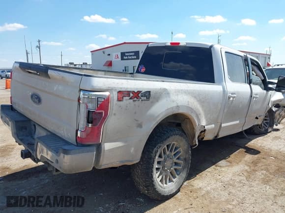 ✅ 2019 Ford F-250 XL • VIN: 1FT7W2BT2KED64300 • Lot: 43325977. Wystawiony na IAAI z przebiegiem 278 486 mil. Bezpłatny archiwum sprzedaży aukcyjnych z USA i szczegółowy raport historii pojazdu na DreamBid. Zdjęcie 4.