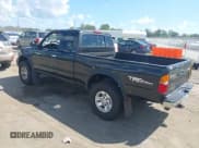✅ 2000 Toyota Tacoma PreRunner • VIN: 5TESN92N6YZ686337 • Lot: 43223144. Wystawiony na IAAI z przebiegiem 243 230 mil. Bezpłatny archiwum sprzedaży aukcyjnych z USA i szczegółowy raport historii pojazdu na DreamBid. Zdjęcie 3.