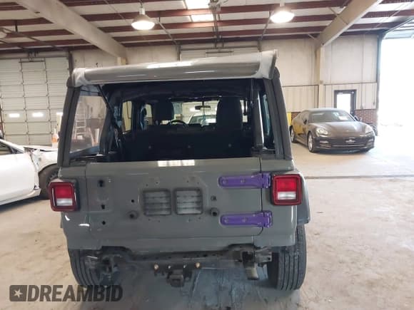 ✅ 2018 Jeep Wrangler Unlimited Sport S • VIN: 1C4HJXDG5JW321871 • Лот: 41297989. Опубликован ранее на IAAI с пробегом 71 975 миль. Бесплатный доступ к архиву аукционных продаж из США и подробный отчёт об истории автомобиля на DreamBid. Изображение 17.