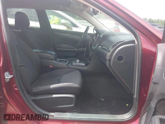 ✅ 2018 Chrysler 300 Touring L • VIN: 2C3CCAAGXJH275057 • Лот: 42945101. Опубликован ранее на IAAI с пробегом Не указан. Бесплатный доступ к архиву аукционных продаж из США и подробный отчёт об истории автомобиля на DreamBid. Изображение 5.