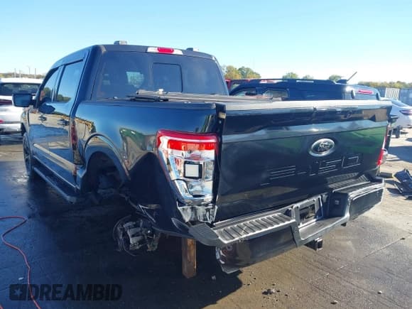 ✅ 2022 Ford F-150 XLT • VIN: 1FTFW1ED1NFB71693 • Lot: 43590128. Wystawiony na IAAI z przebiegiem 37 825 mil. Bezpłatny archiwum sprzedaży aukcyjnych z USA i szczegółowy raport historii pojazdu na DreamBid. Zdjęcie 3.