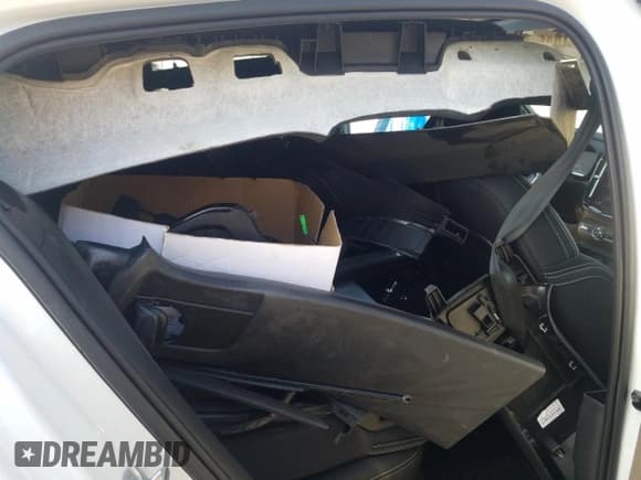 ✅ 2023 Volvo C40 Plus • VIN: YV4ED3GL8P2064665 • Lot: 80462295. Wystawiony na Copart z przebiegiem 9 642 mil. Bezpłatny archiwum sprzedaży aukcyjnych z USA i szczegółowy raport historii pojazdu na DreamBid. Zdjęcie 11.