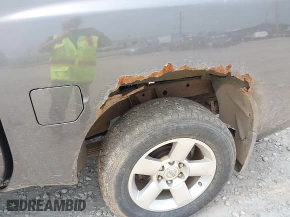 ✅ 2004 Nissan Titan LE • VIN: 1N6AA07B54N541205 • Lot: 42895422. Wystawiony na IAAI z przebiegiem 163 099 mil. Bezpłatny archiwum sprzedaży aukcyjnych z USA i szczegółowy raport historii pojazdu na DreamBid. Zdjęcie 6.