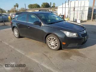 2014 Chevrolet Cruze ECO z VIN 1G1PH5SB4E7255633, wystawiony jako IAAI lot #43607924 z przebiegiem 149 849 mil mil oraz . Historia ofert i sprzedaży dostępna na DreamBid. Obrazek 1.