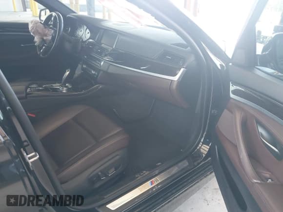 ✅ 2014 BMW 5 Series 535i • VIN: WBA5B1C51ED917250 • Lot: 43159739. Listed on IAAI with 86,911 mi. Free auction sales archive from the USA and detailed vehicle history report at DreamBid. Image 5.