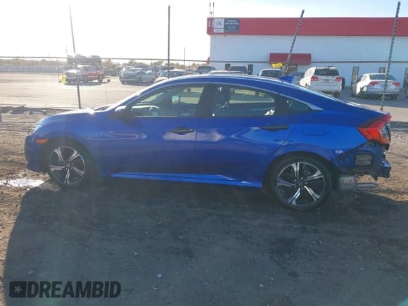✅ 2018 Honda Civic Touring • VIN: JHMFC1F97JX004941 • Lot: 43673368. Listed on IAAI with 105,647 mi. Free auction sales archive from the USA and detailed vehicle history report at DreamBid. Image 15.