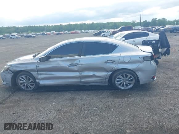✅ 2017 Acura ILX • VIN: 19UDE2F37HA005431 • Lot: 42203610. Listed on IAAI with 30,331 mi. Free auction sales archive from the USA and detailed vehicle history report at DreamBid. Image 14.