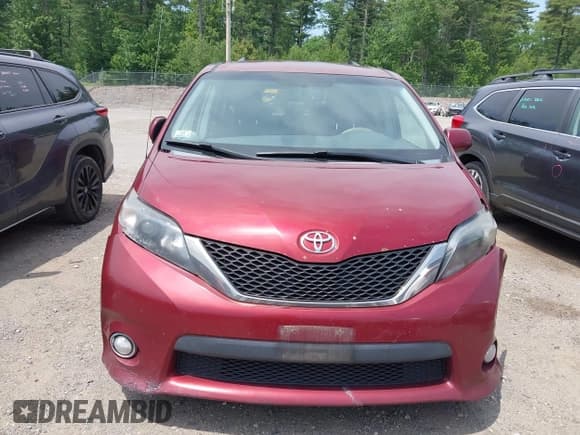 ✅ 2013 Toyota Sienna SE • VIN: 5TDXK3DC1DS319134 • Lot: 42481811. Listed on IAAI with 236,771 mi. Free auction sales archive from the USA and detailed vehicle history report at DreamBid. Image 12.