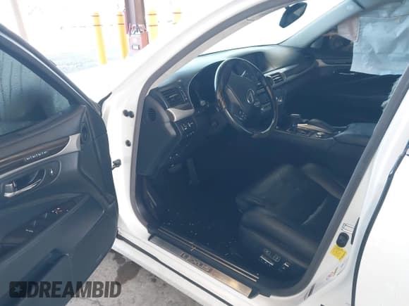 ✅ 2013 Lexus LS 460 • VIN: JTHBL5EF8D5119724 • Lot: 43566111. Wystawiony na IAAI z przebiegiem 61 204 mil. Bezpłatny archiwum sprzedaży aukcyjnych z USA i szczegółowy raport historii pojazdu na DreamBid. Zdjęcie 5.