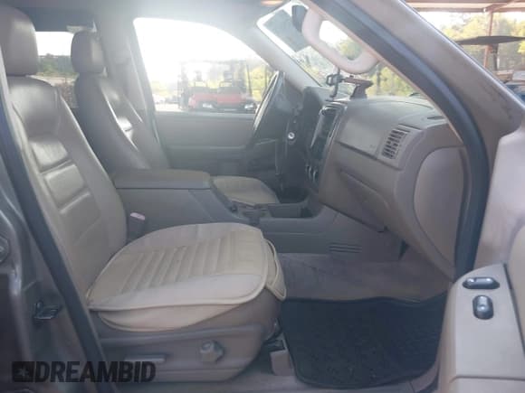 ✅ 2005 Ford Explorer XLT • VIN: 1FMZU63K35UA40466 • Lot: 43252678. Wystawiony na IAAI z przebiegiem 133 282 mil. Bezpłatny archiwum sprzedaży aukcyjnych z USA i szczegółowy raport historii pojazdu na DreamBid. Zdjęcie 5.