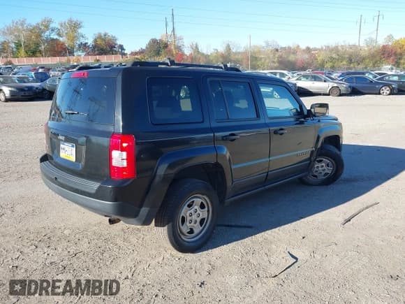 ✅ 2016 Jeep Patriot Sport SE • VIN: 1C4NJRBB1GD521558 • Lot: 43612326. Wystawiony na IAAI z przebiegiem 122 230 mil. Bezpłatny archiwum sprzedaży aukcyjnych z USA i szczegółowy raport historii pojazdu na DreamBid. Zdjęcie 4.