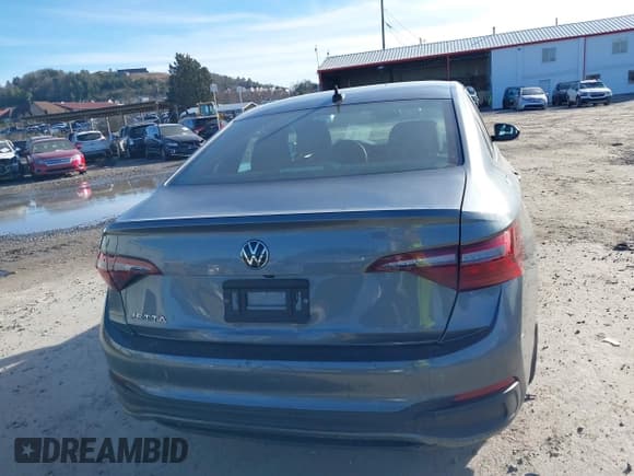 ✅ 2022 Volkswagen Jetta Sport • VIN: 3VWBM7BU1NM023357 • Lot: 38647076. Listed on IAAI with 7,596 mi. Free auction sales archive from the USA and detailed vehicle history report at DreamBid. Image 16.