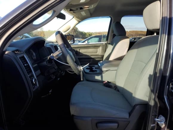 ✅ 2018 Ram 1500 Express • VIN: 1C6RR7FT7JS135383 • Лот: 91991185. Опубликован ранее на Copart с пробегом 73 855 миль. Бесплатный доступ к архиву аукционных продаж из США и подробный отчёт об истории автомобиля на DreamBid. Изображение 7.