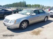 ✅ 2006 Cadillac DTS 1SC • VIN: 1G6KD57Y76U166736 • Lot: 42746693. Wystawiony na IAAI z przebiegiem 97 888 mil. Bezpłatny archiwum sprzedaży aukcyjnych z USA i szczegółowy raport historii pojazdu na DreamBid. Zdjęcie 2.