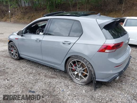 ✅ 2023 Volkswagen Golf GTI SE • VIN: WVW2A7CD0PW117839 • Лот: 42523359. Опубликован ранее на IAAI с пробегом 27 908 миль. Бесплатный доступ к архиву аукционных продаж из США и подробный отчёт об истории автомобиля на DreamBid. Изображение 3.