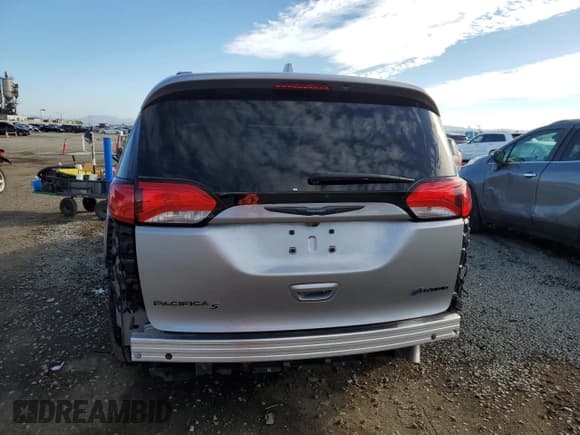 ✅ 2020 Chrysler Pacifica Hybrid Touring L • VIN: 2C4RC1L71LR242402 • Lot: 70153835. Wystawiony na Copart z przebiegiem 39 266 mil. Bezpłatny archiwum sprzedaży aukcyjnych z USA i szczegółowy raport historii pojazdu na DreamBid. Zdjęcie 6.
